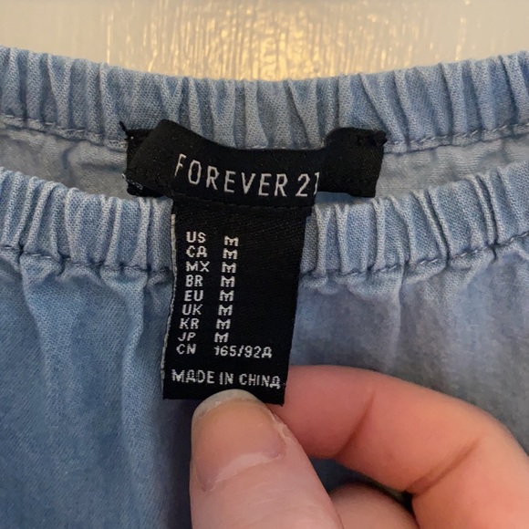 Forever 21 chambray off the should top sz M w/ fringed/frayed edges - Picture 4 of 6